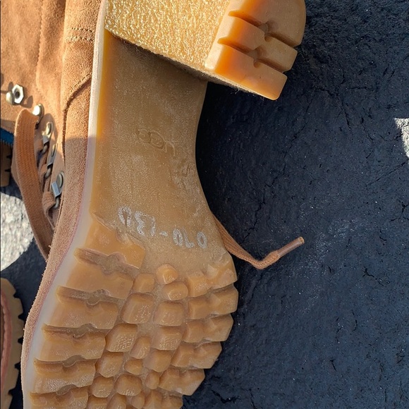 BRAND NEW
UGG Tan and Blue Heeled Boots - Picture 2 of 6